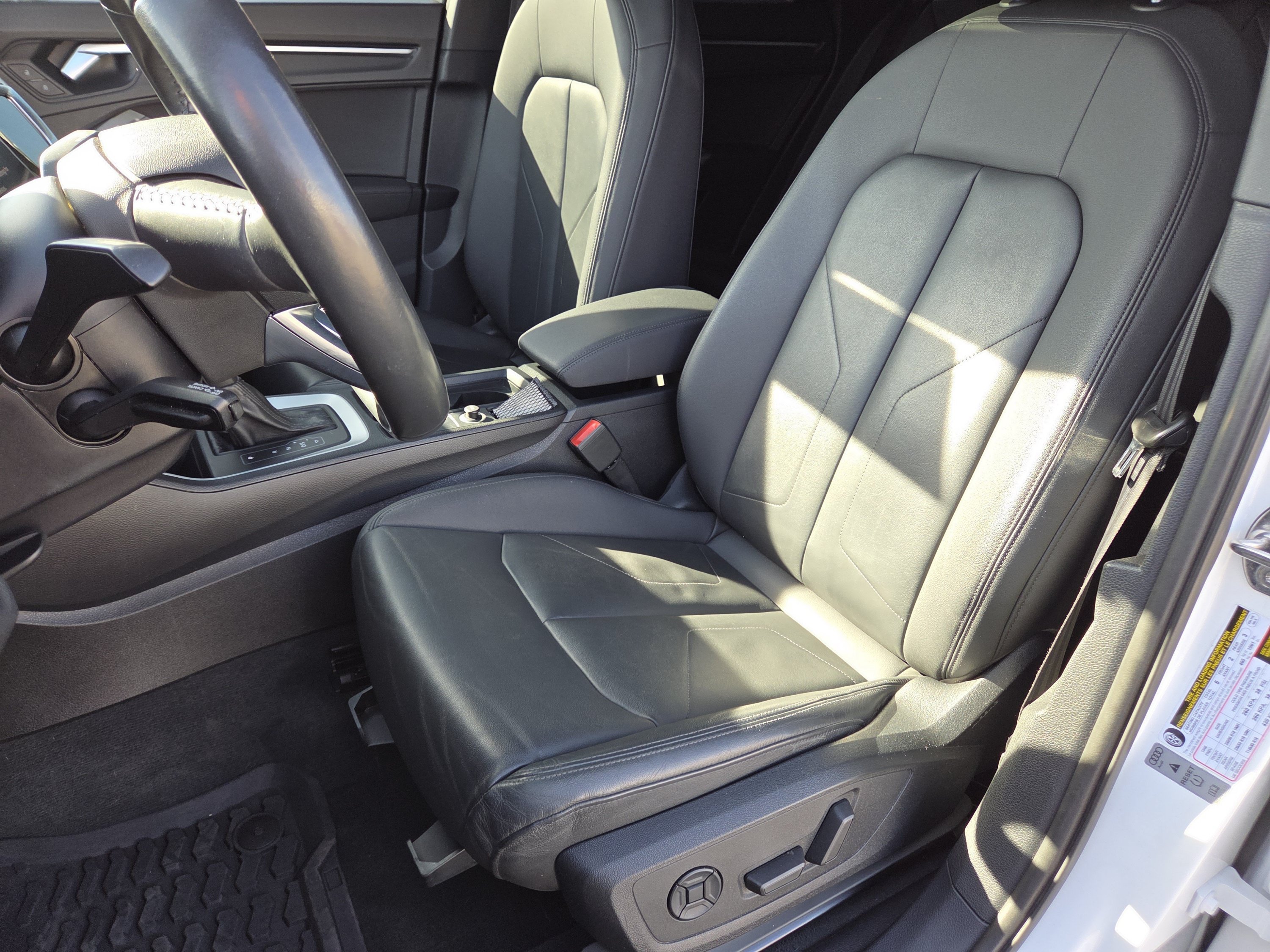 Used 2019 Audi Q3 2.0T Premium AWD/4WD image 6