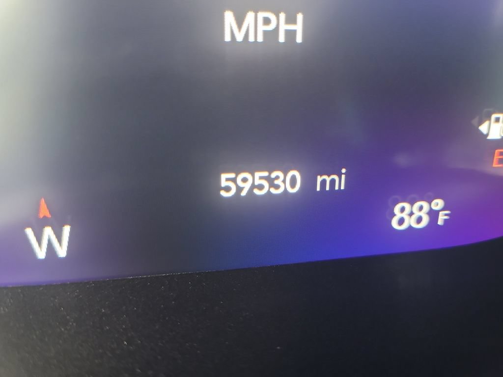 Certified 2023 Chrysler Pacifica Touring-L FWD image 35