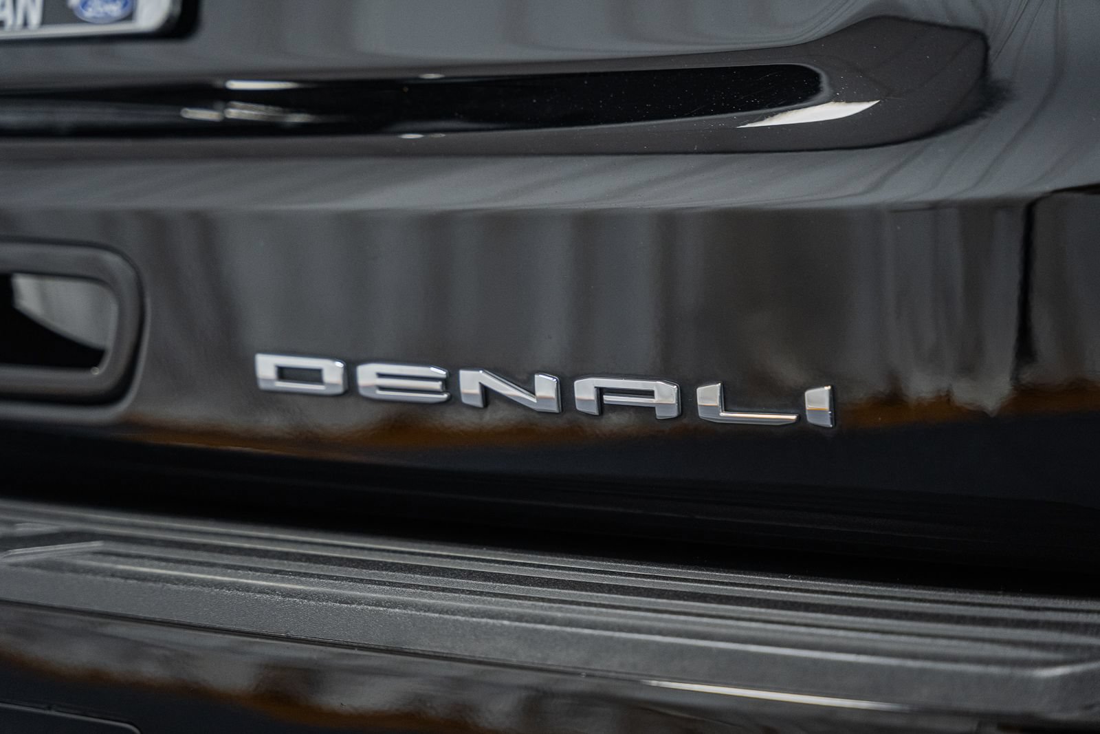 Used 2021 GMC Yukon Denali w/ Denali Premium Package AWD/4WD image 9