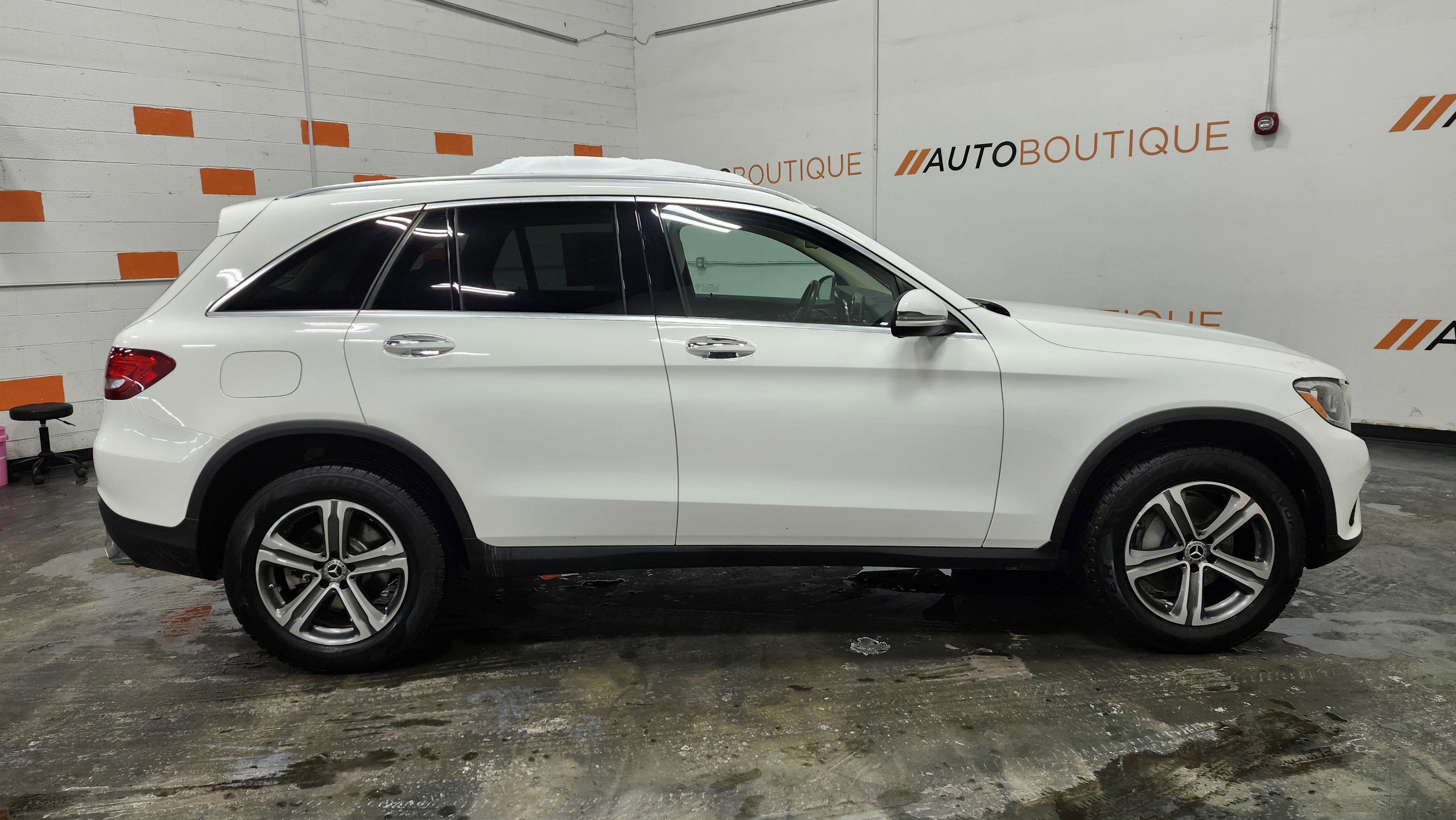 Used 2019 Mercedes-Benz GLC 300 w/ Premium Package image 18