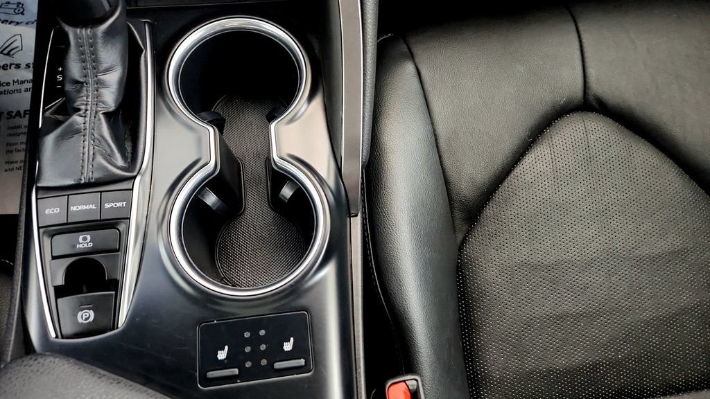 Used 2019 Toyota Camry XSE w/ Navigation Package FWD image 29