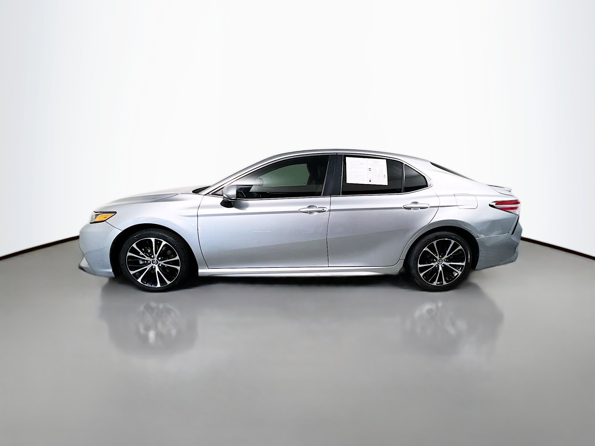 Used 2020 Toyota Camry SE image 9