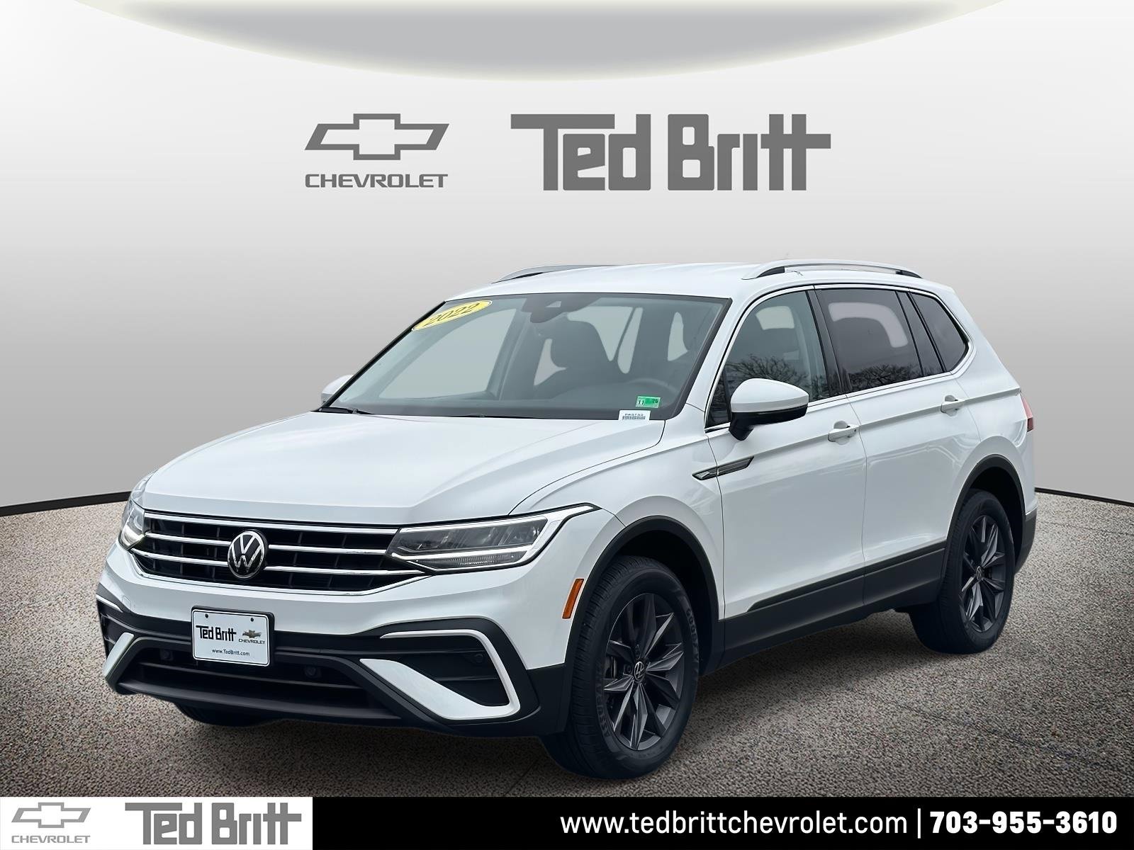 Used 2022 Volkswagen Tiguan SE image 1