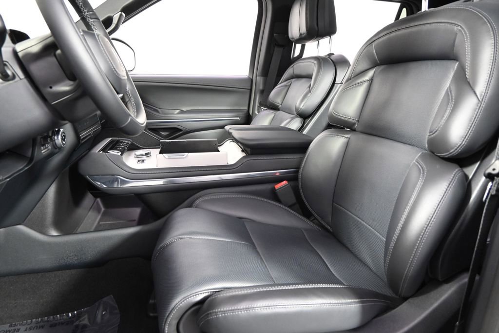 New 2025 Lincoln Navigator Reserve w/ Jet Appearance Package image 13