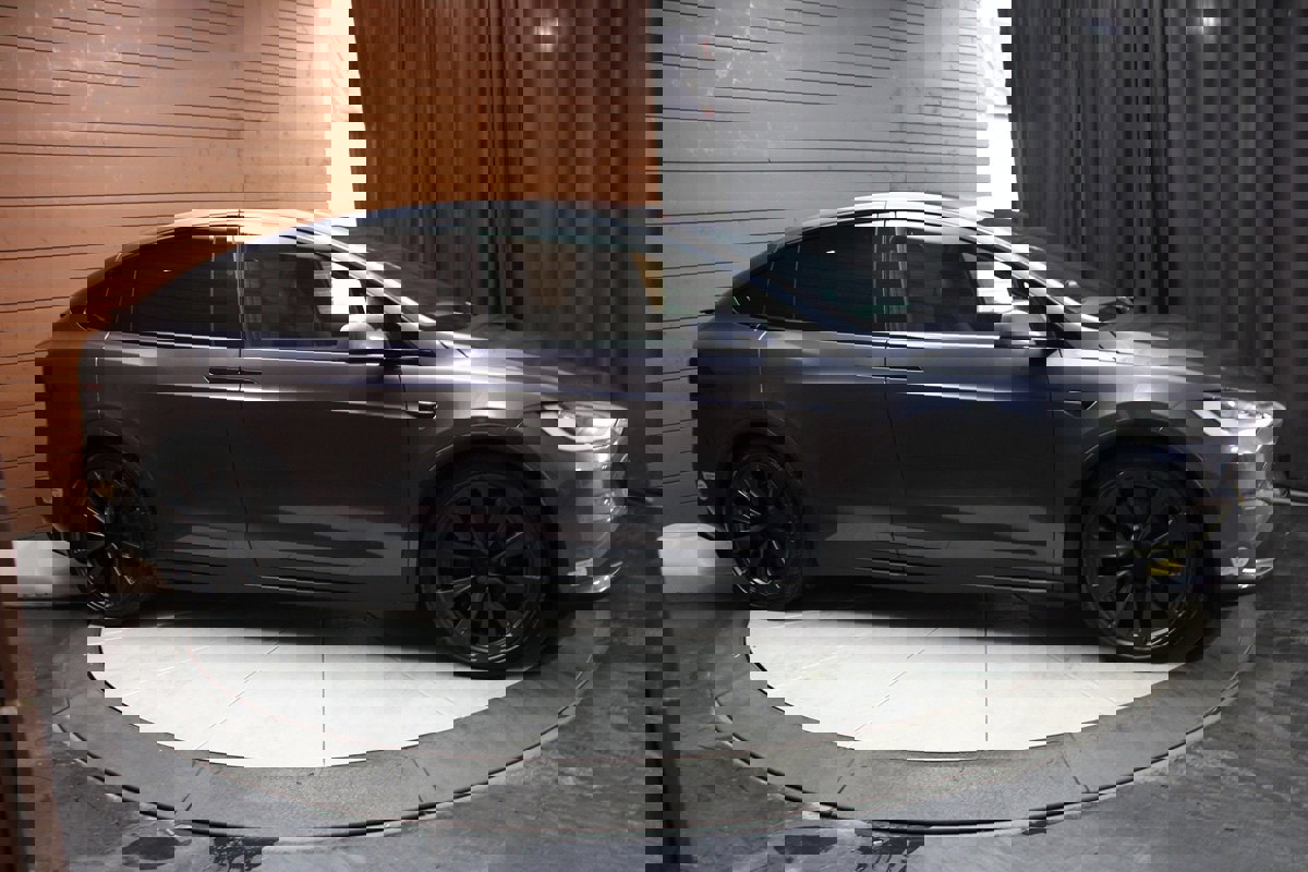 Used 2022 Tesla Model X Plaid image 36