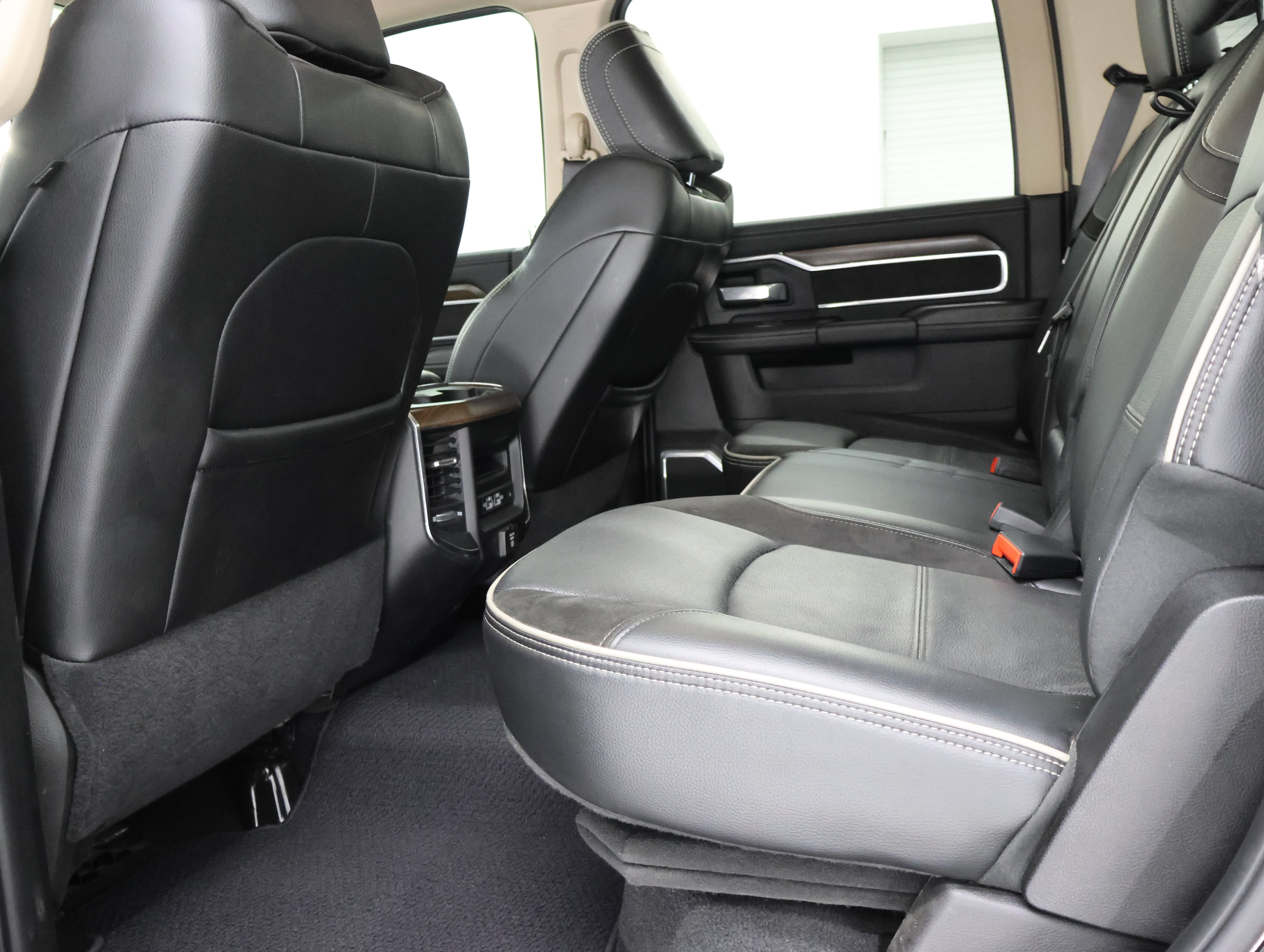 Used 2022 RAM 2500 Laramie AWD/4WD image 9