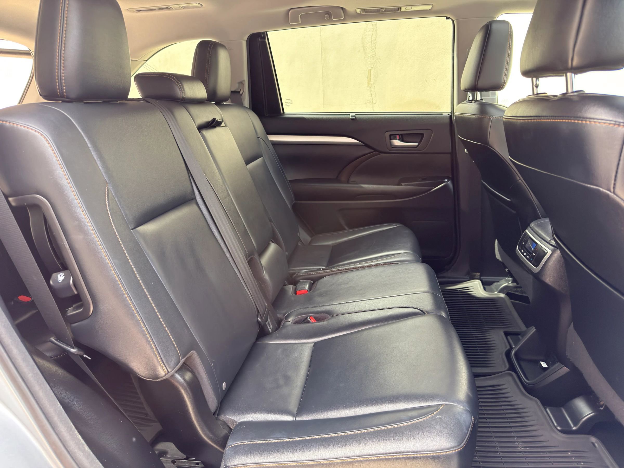 Used 2016 Toyota Highlander XLE image 20