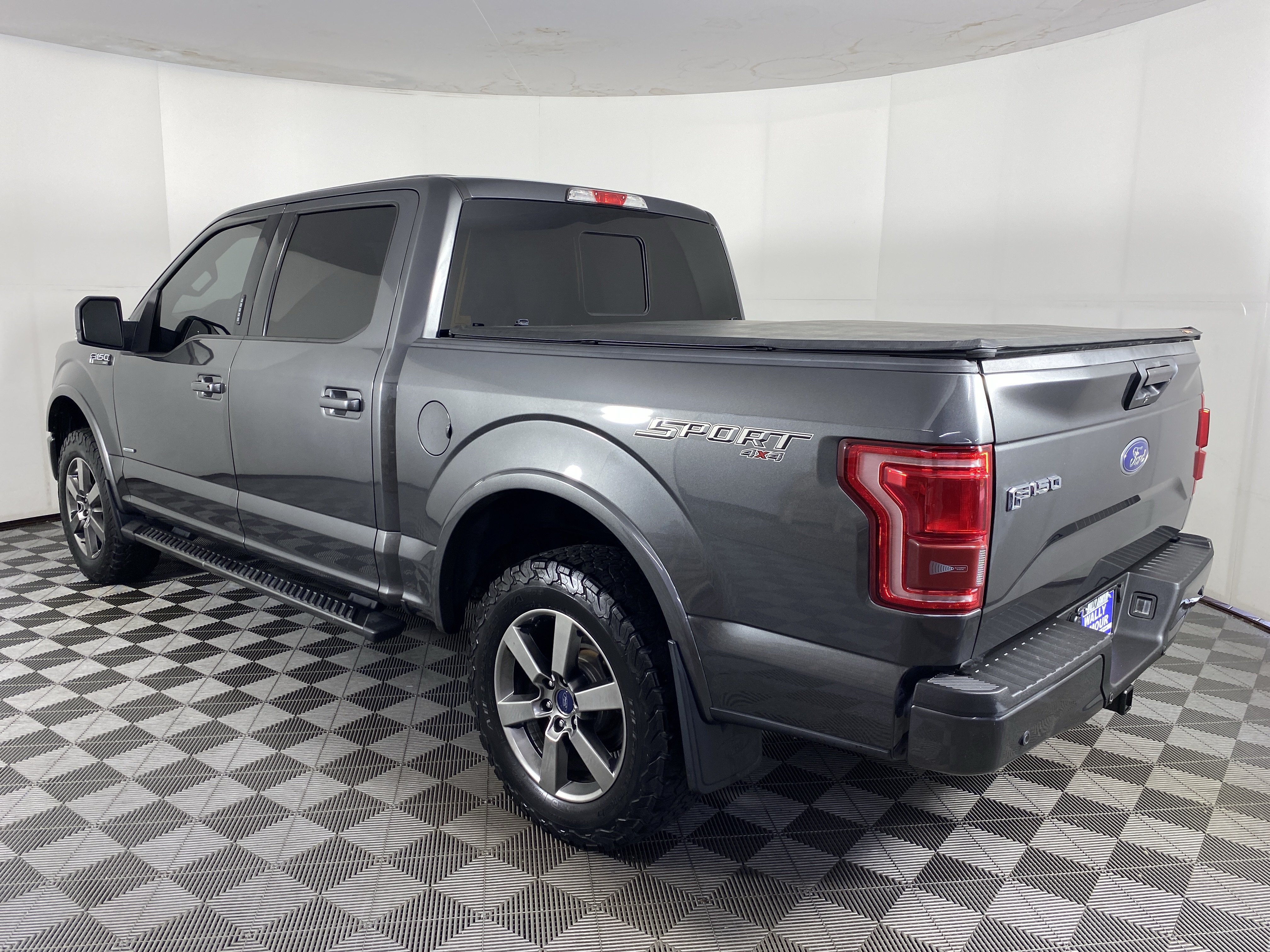 Used 2016 Ford F150 XLT w/ Equipment Group 302A Luxury AWD/4WD image 9