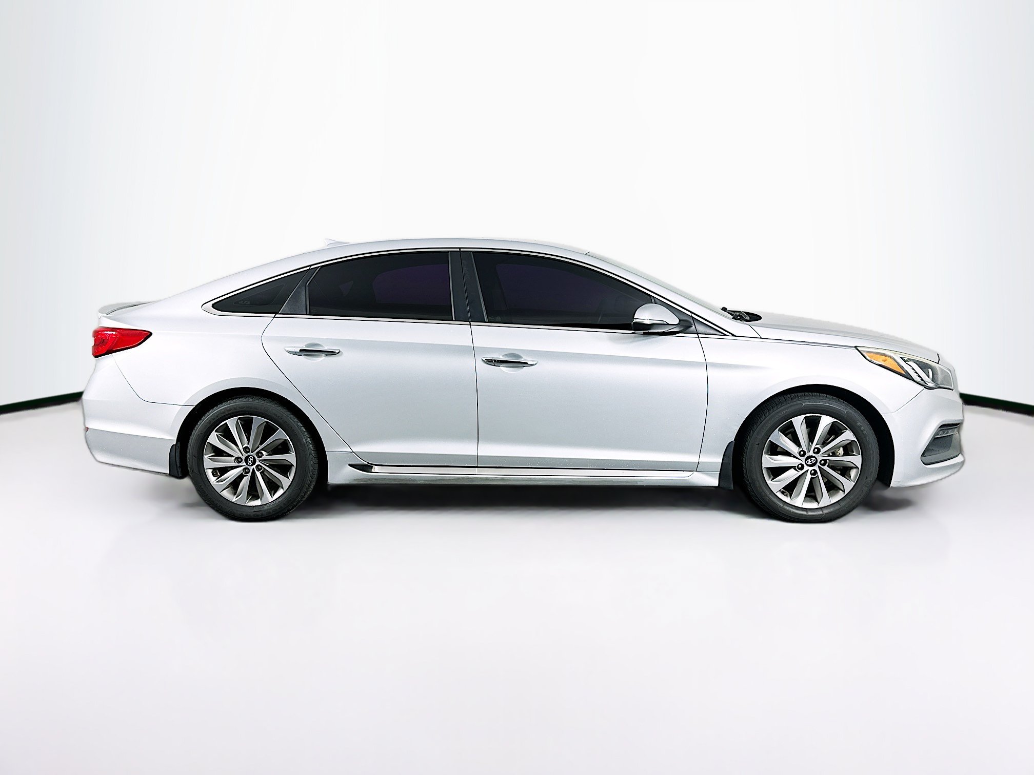 Used 2015 Hyundai Sonata Sport w/ Option Group 04 FWD image 10