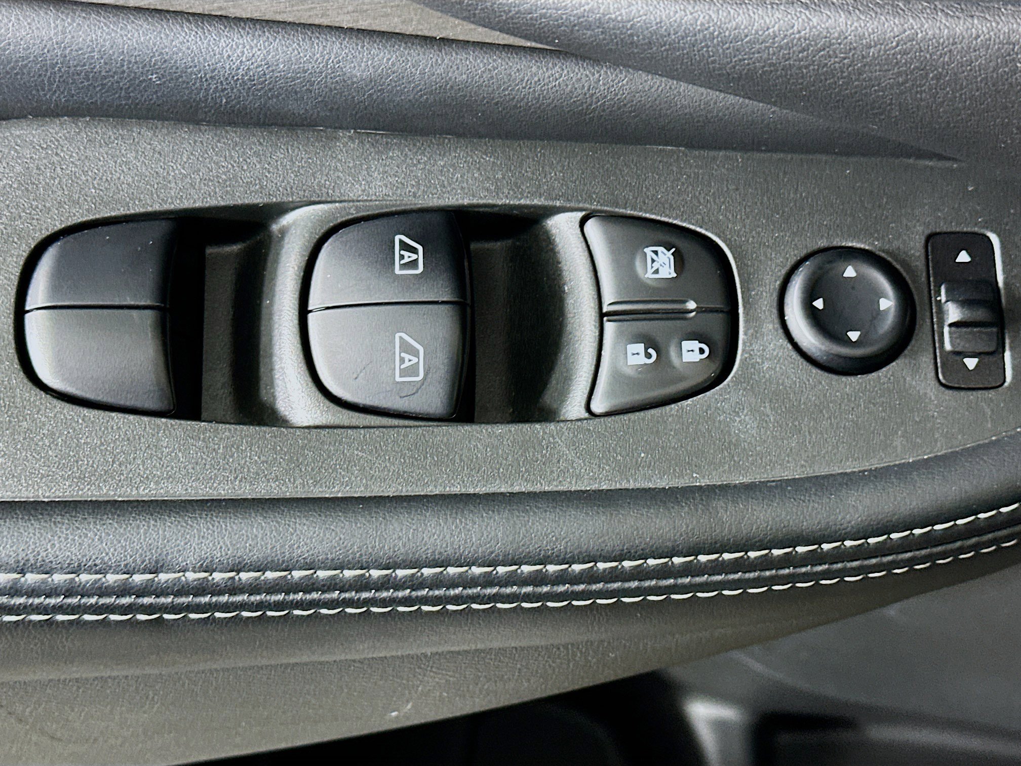 Used 2024 Nissan Murano SV w/ SV Midnight Edition Package image 17