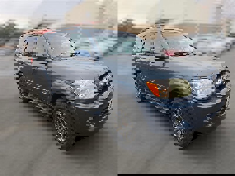 Used 2006 Toyota Sequoia SR5 RWD image 3