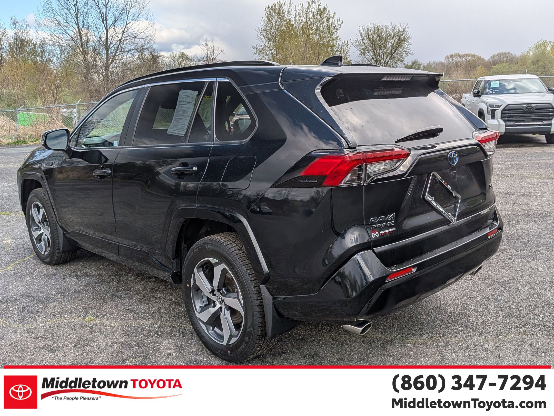 Used 2021 Toyota RAV4 SE w/ Weather & Moonroof Package AWD/4WD image 4