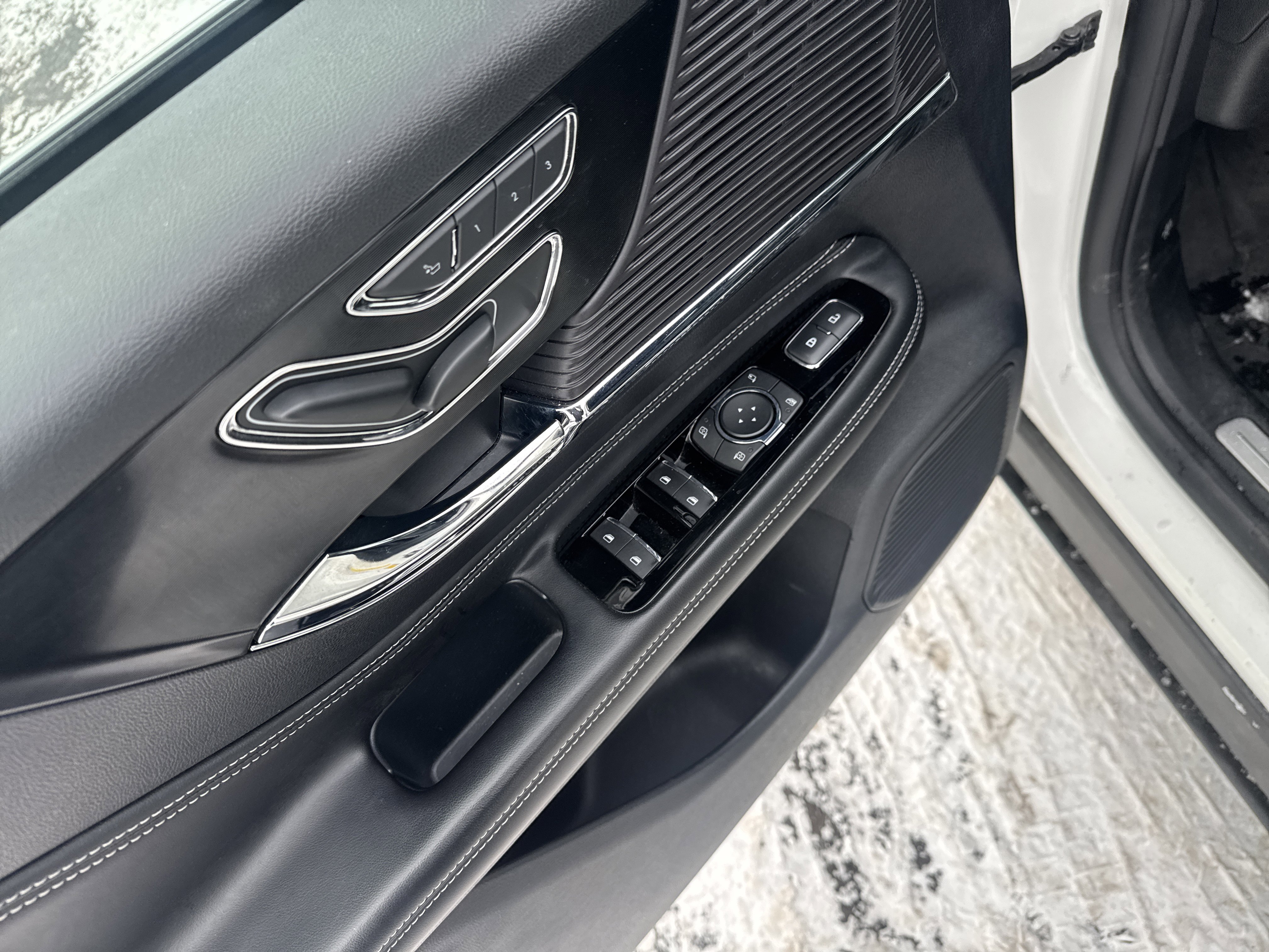 Used 2022 Lincoln Corsair AWD w/ Equipment Group 101A image 16