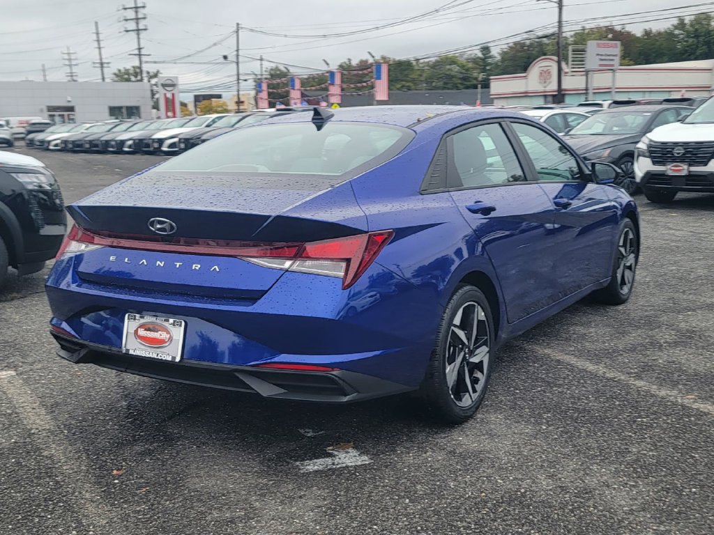 Used 2023 Hyundai Elantra SEL w/ Convenience Package FWD image 9
