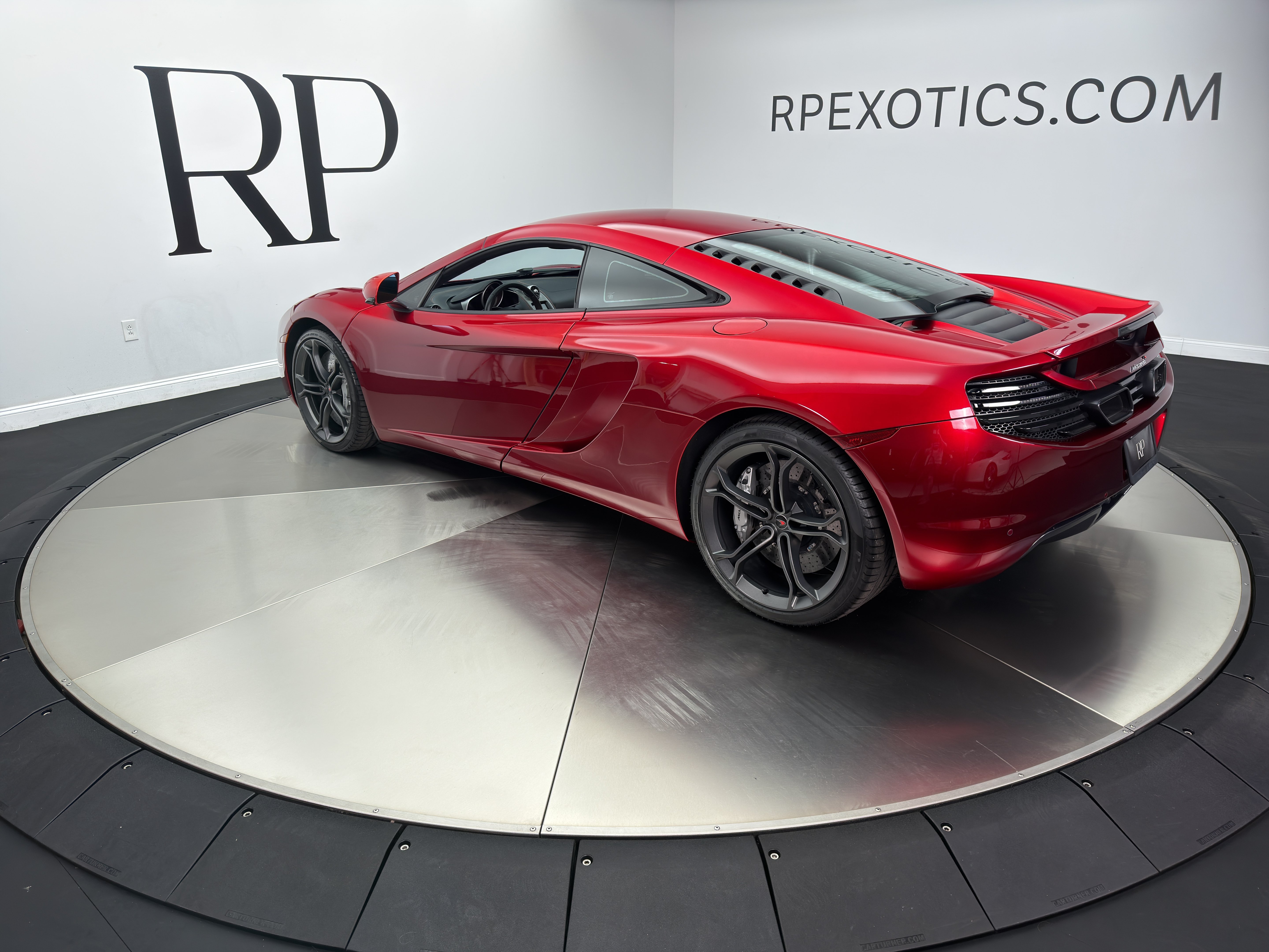 Used 2012 McLaren MP4-12C Coupe RWD image 4