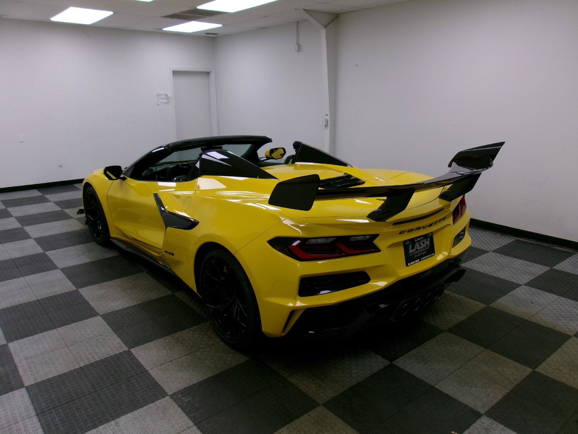 New 2026 Chevrolet Corvette ZR1 w/ ZR1 Carbon Fiber Aero Package RWD image 2