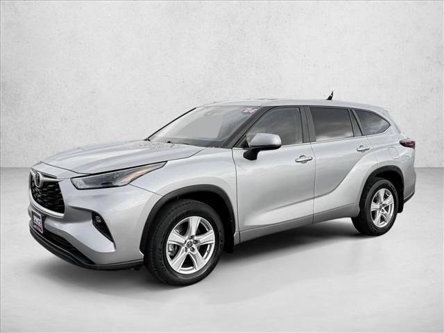 Used 2024 Toyota Highlander LE image 1