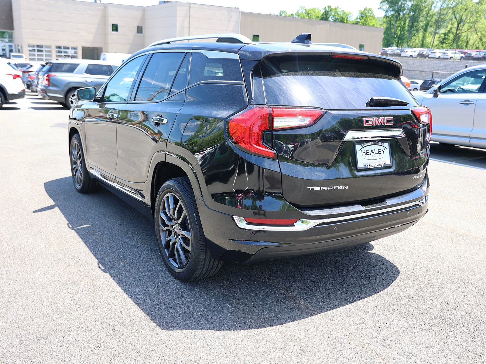 Used 2022 GMC Terrain Denali w/ Black Diamond Edition AWD/4WD image 5