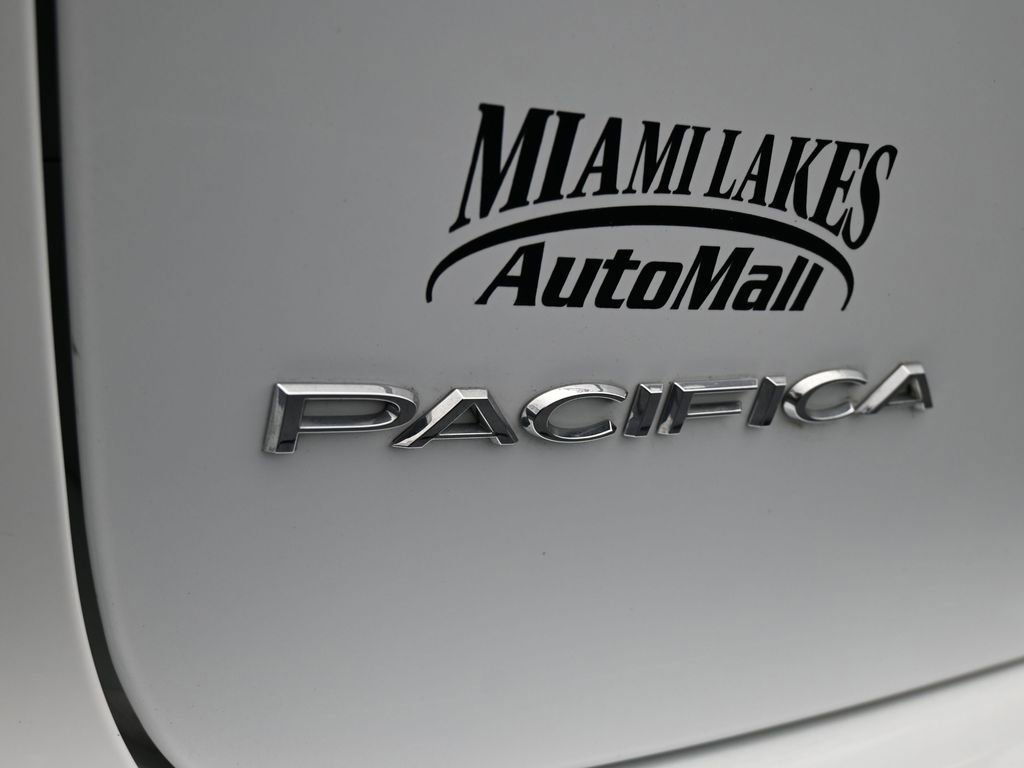 Used 2023 Chrysler Pacifica Touring-L image 36