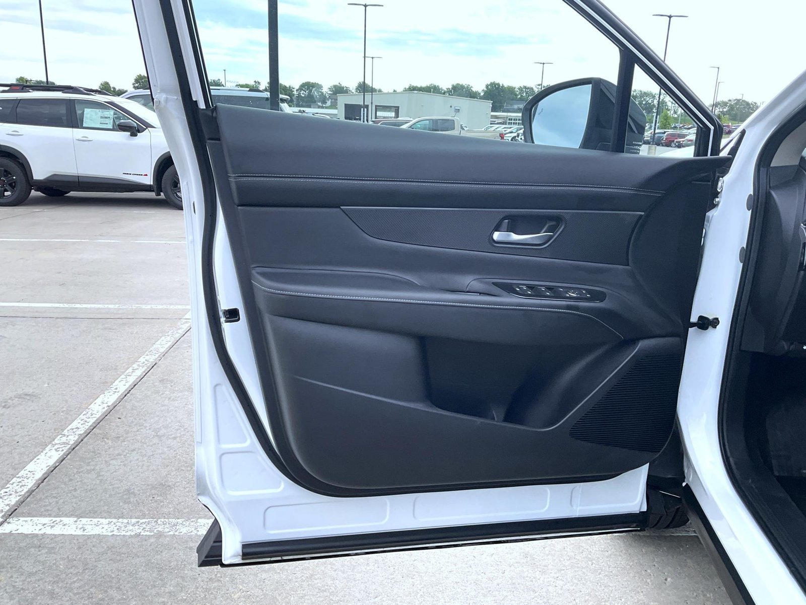 Certified 2025 Nissan Murano SV AWD/4WD image 11