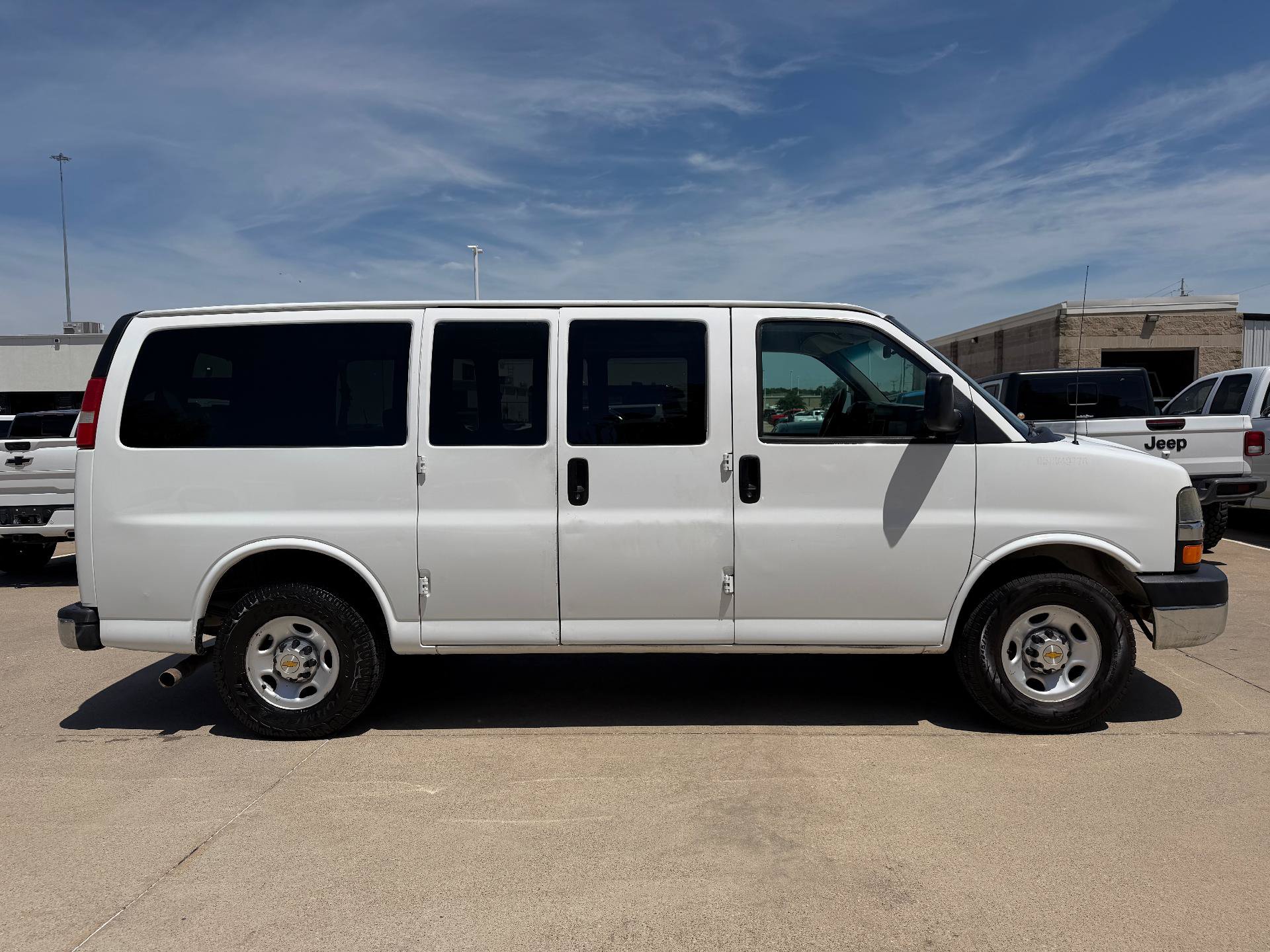 Used 2015 Chevrolet Express 2500 LT RWD image 4