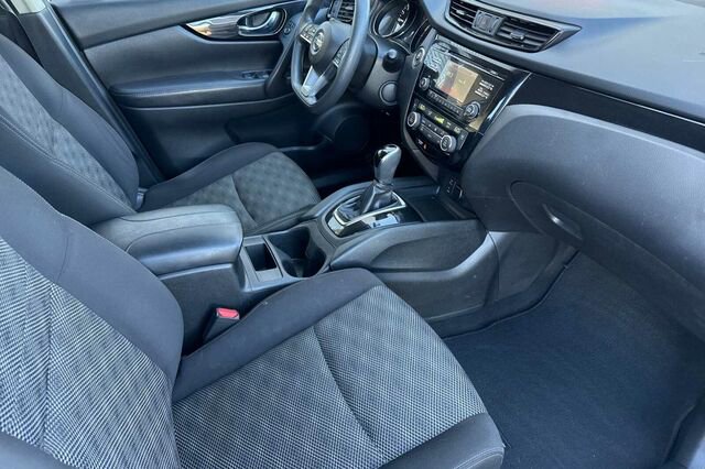 Used 2017 Nissan Rogue Sport SV image 16