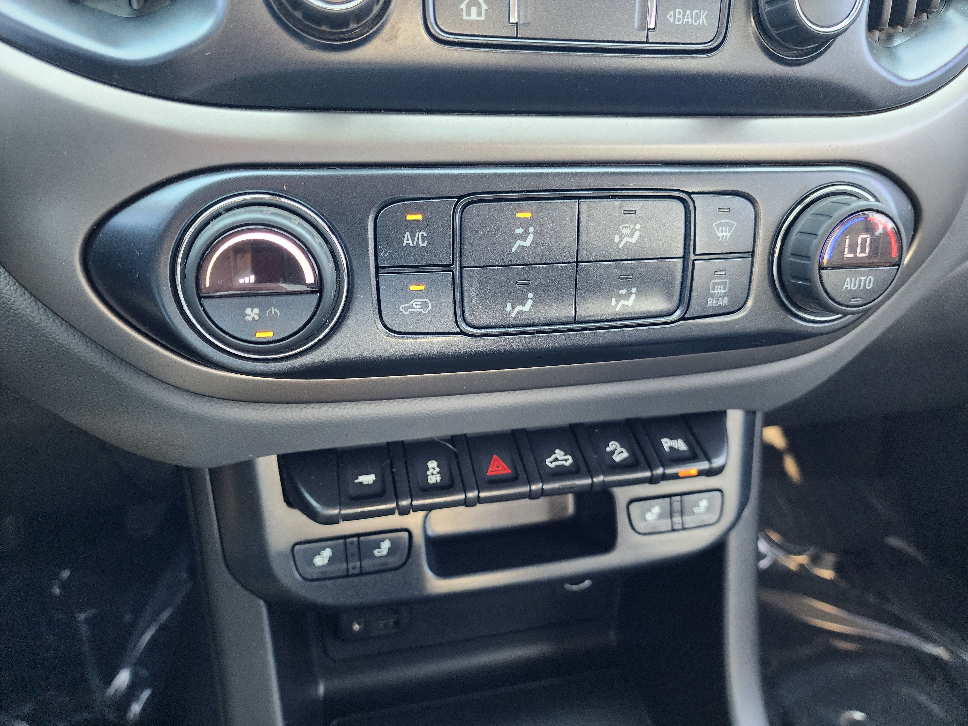 Used 2019 Chevrolet Colorado Z71 AWD/4WD image 23