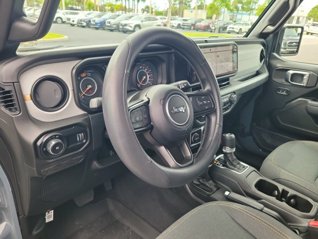 Used 2025 Jeep Wrangler Sport AWD/4WD image 15
