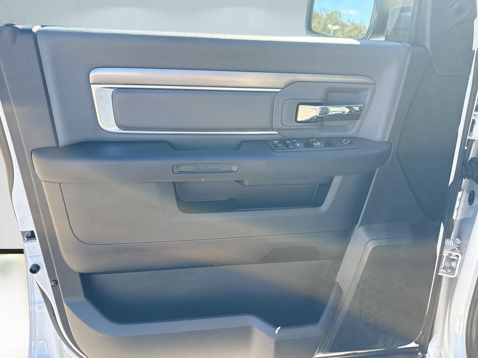 Used 2024 RAM 1500 Classic SLT image 20