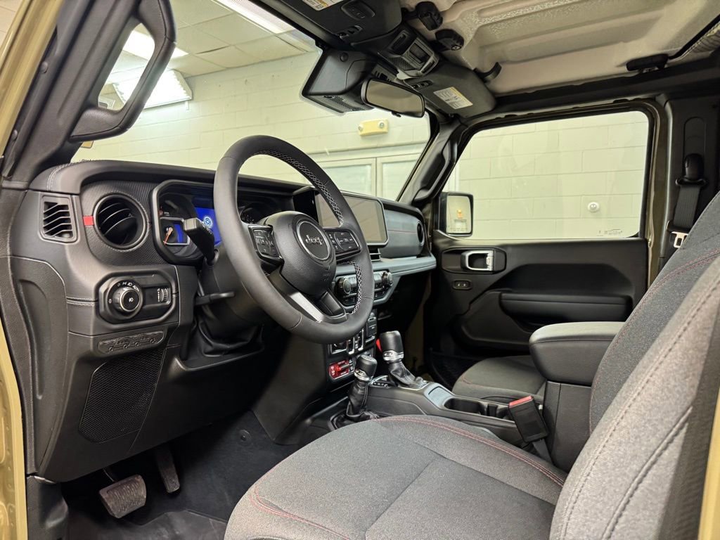 Used 2025 Jeep Wrangler Unlimited Rubicon w/ Convenience Group image 12