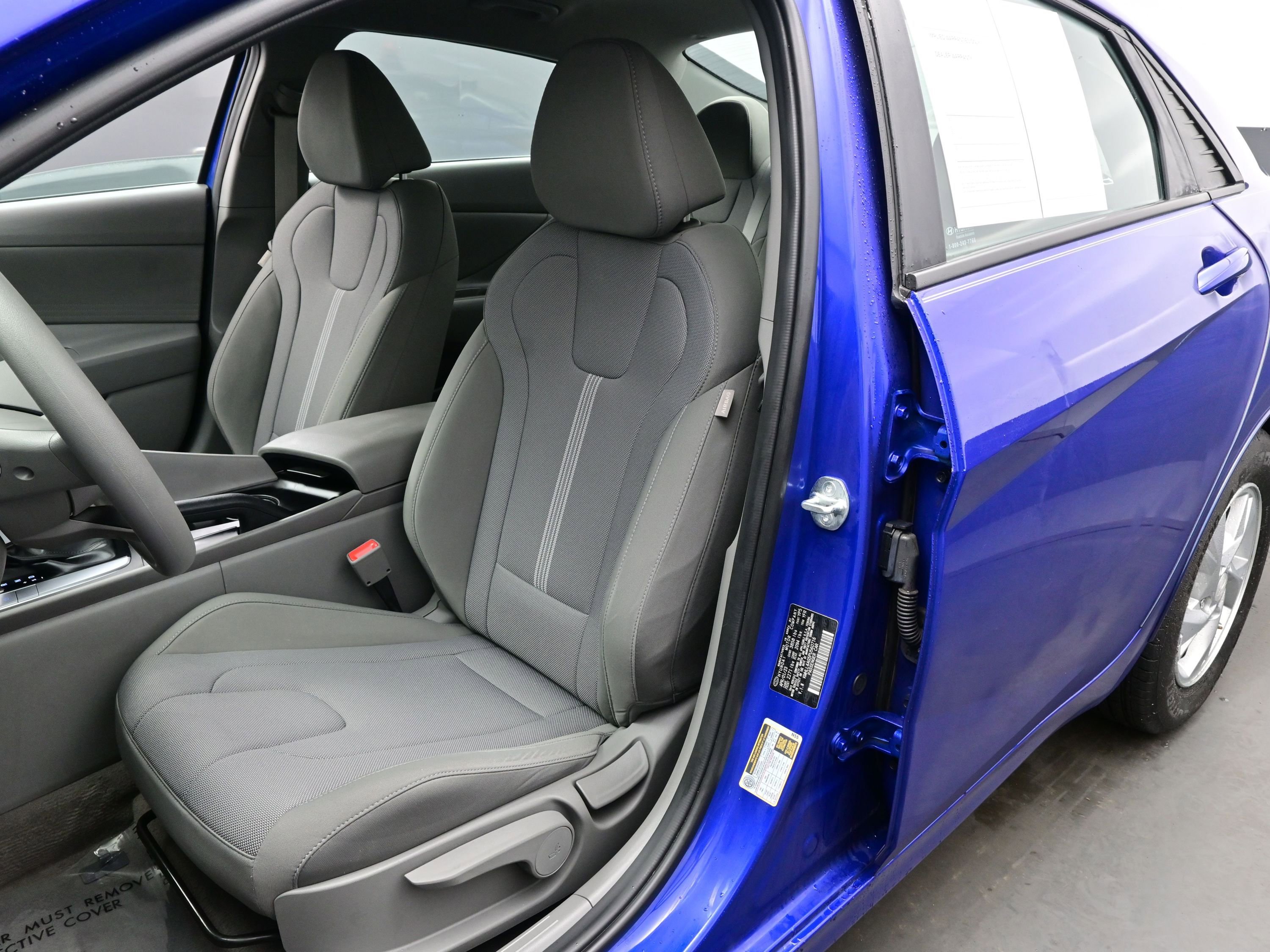 Used 2023 Hyundai Elantra SE image 11