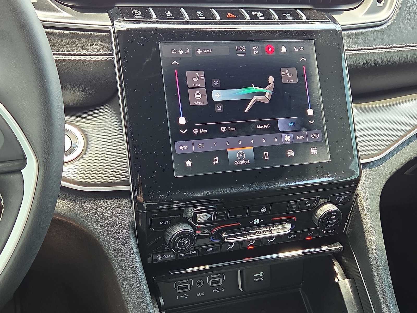 Used 2024 Jeep Grand Cherokee Altitude AWD/4WD image 18