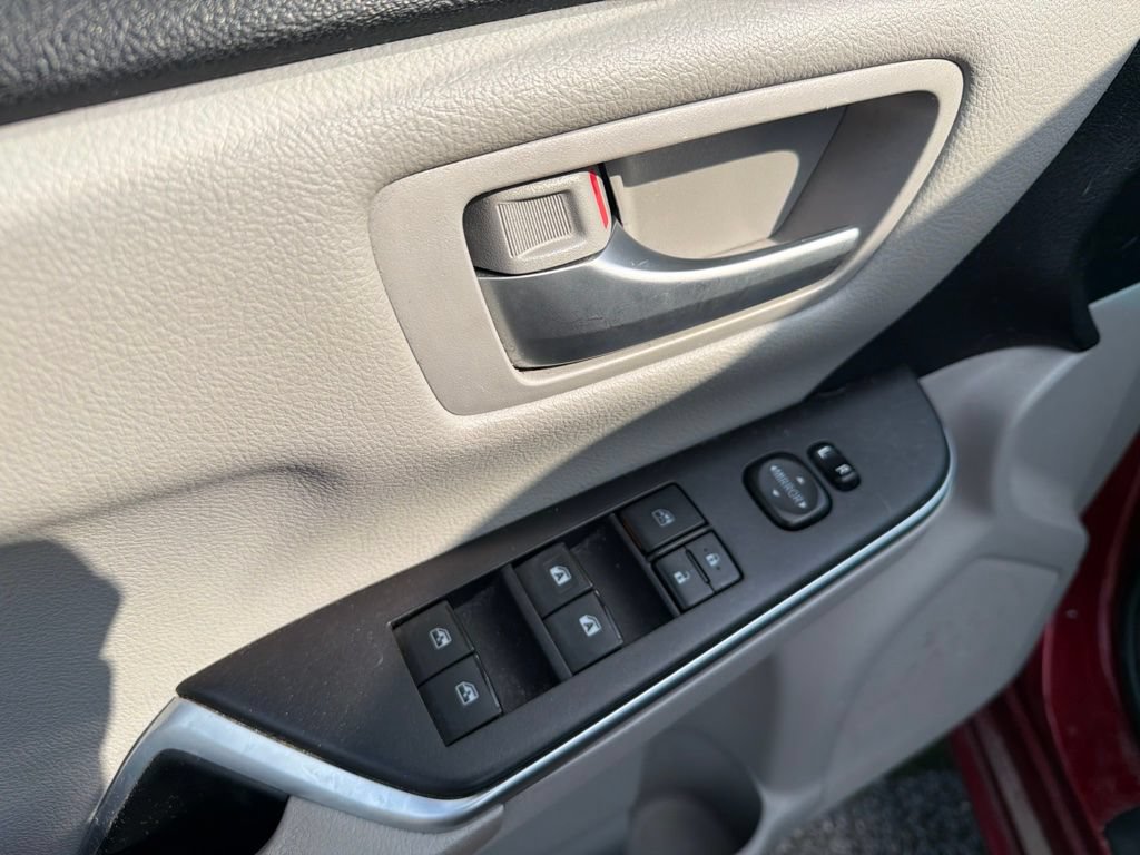 Used 2017 Toyota Camry SE FWD image 14