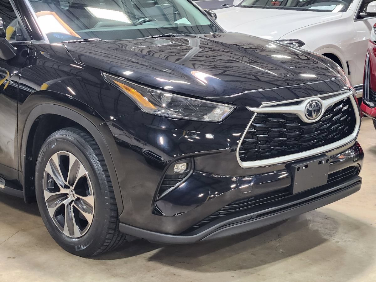 Used 2022 Toyota Highlander XLE FWD image 12