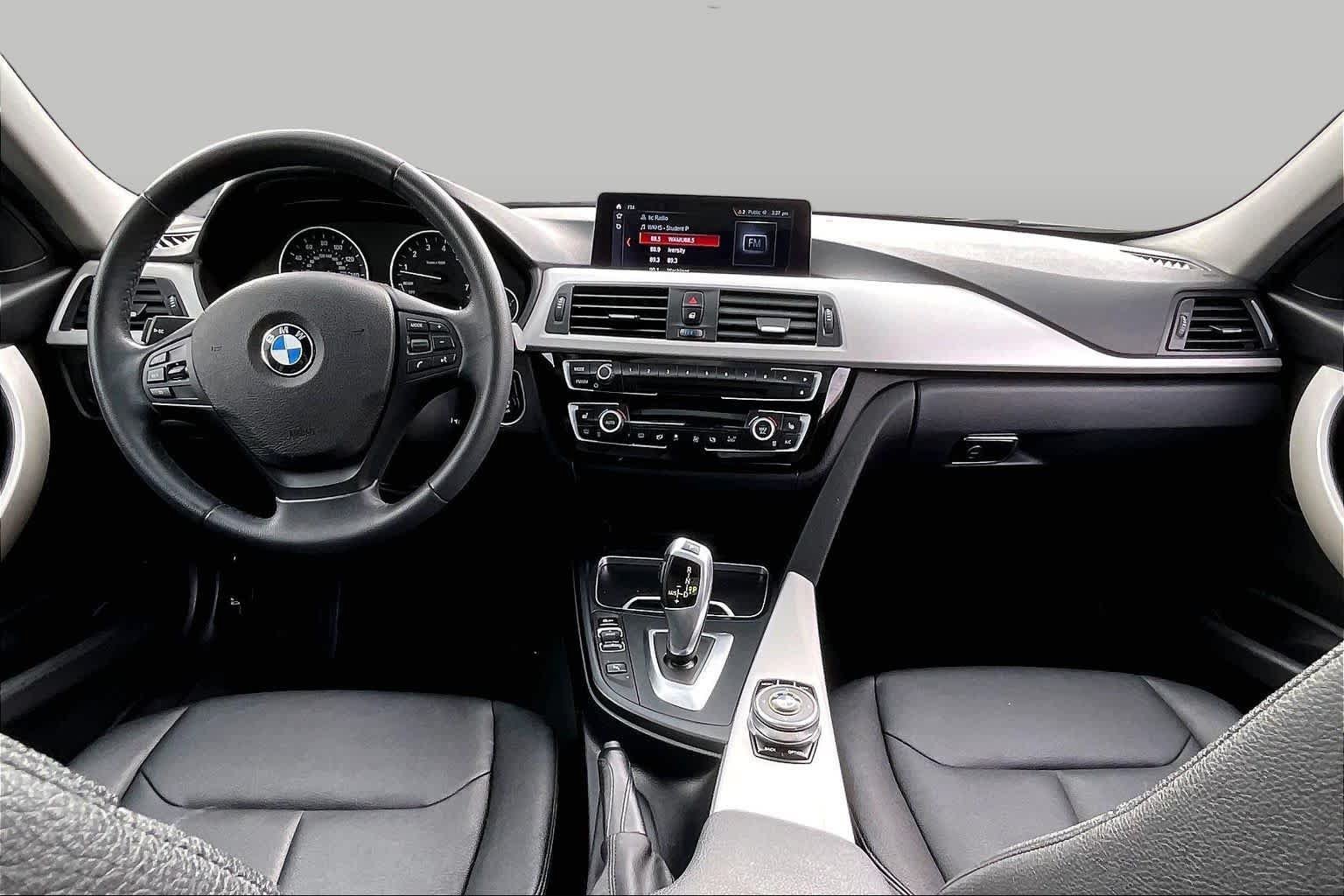 Used 2018 BMW 320i xDrive Sedan AWD/4WD image 15