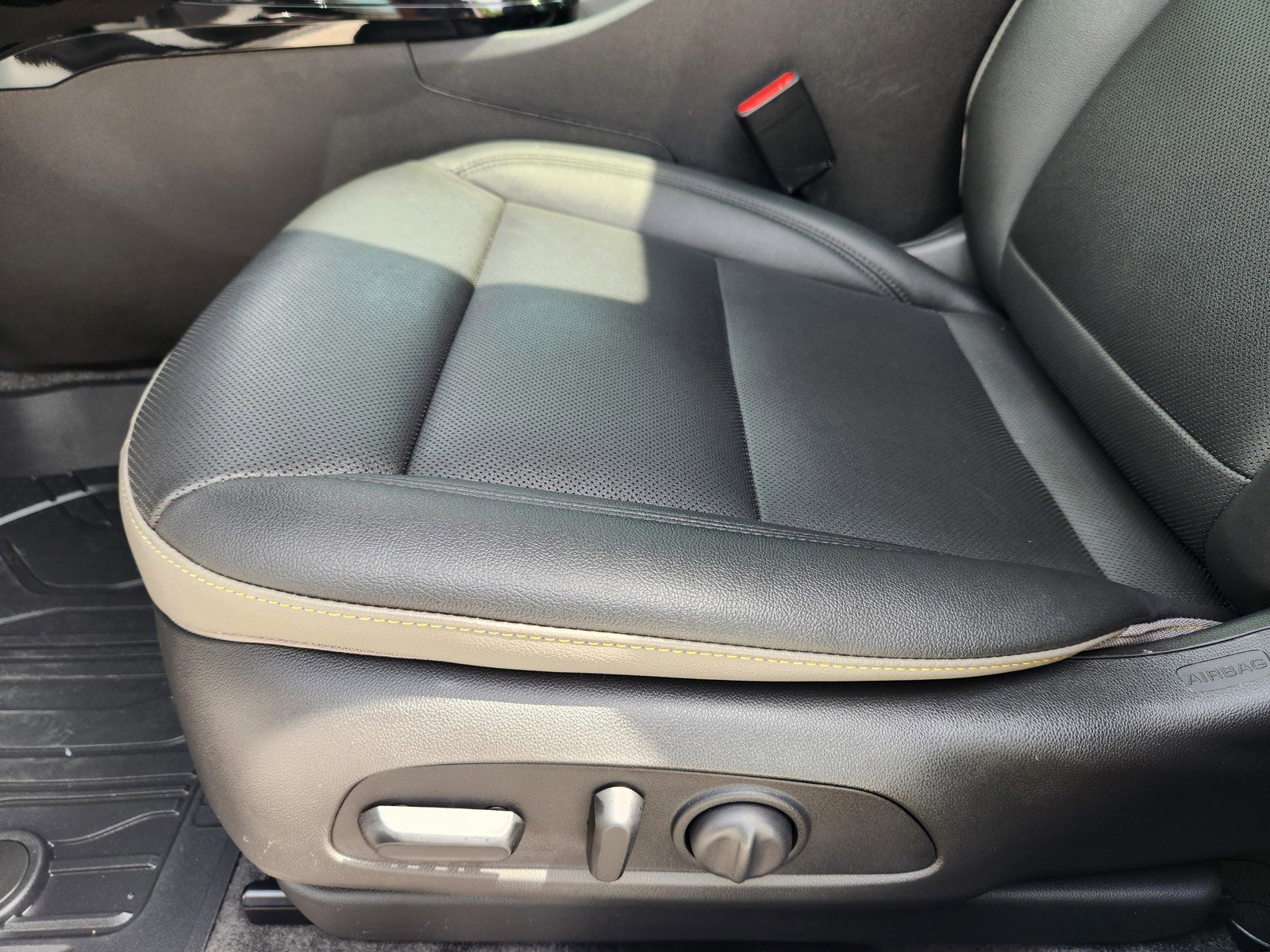 Used 2025 Chevrolet Trax ACTIV w/ Sunroof Package FWD image 21