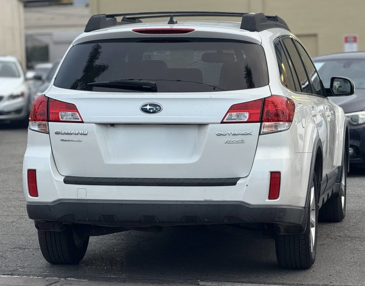 Used 2014 Subaru Outback 2.5i Limited image 19