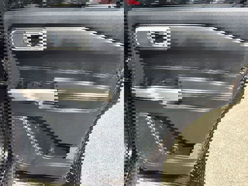 Used 2023 Ford Explorer XLT w/ Equipment Group 202A AWD/4WD image 14