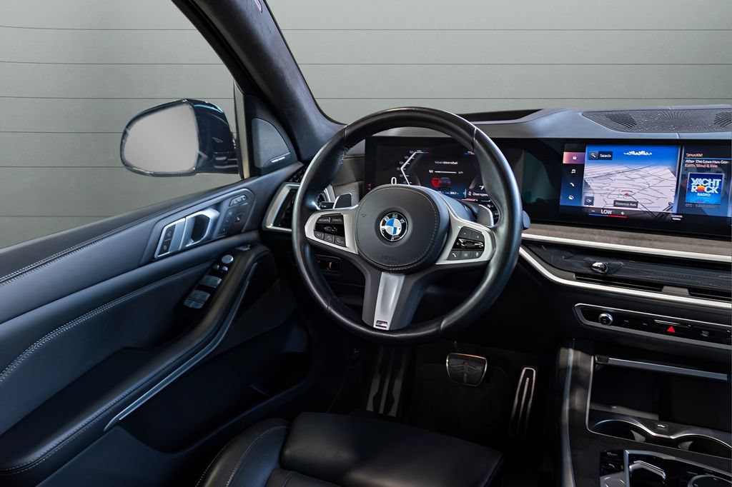Used 2023 BMW X7 xDrive40i w/ M Sport Package AWD/4WD image 28
