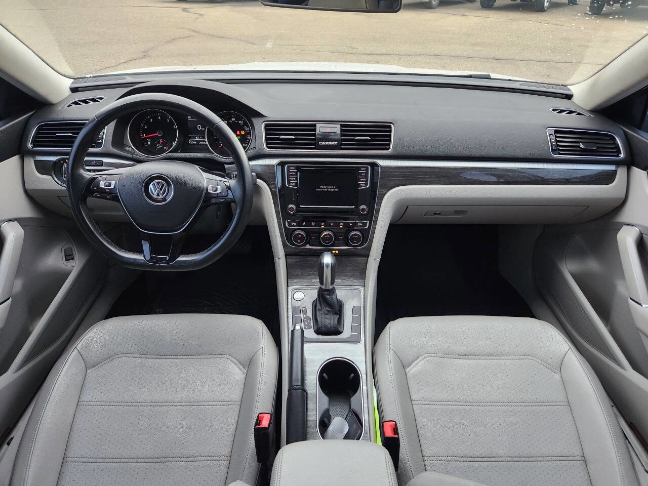 Used 2018 Volkswagen Passat 2.0T SE FWD image 3