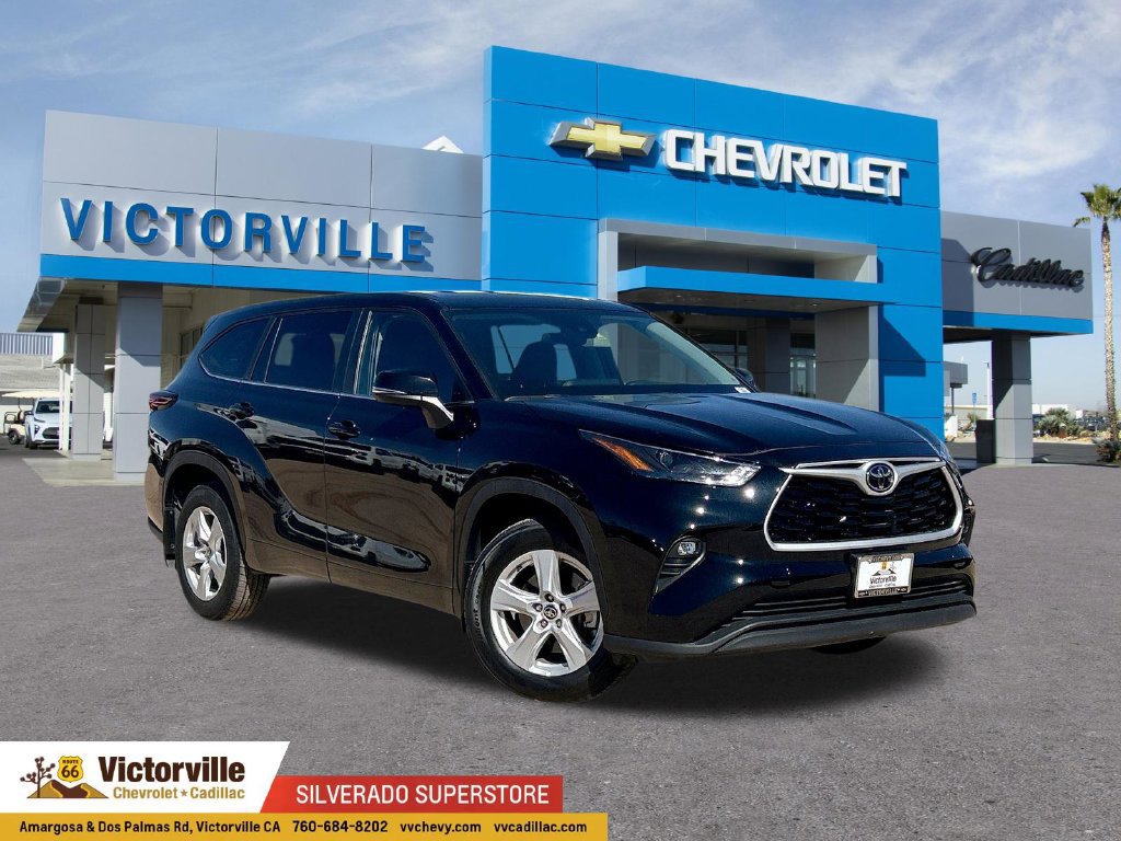 Used 2025 Toyota Highlander LE AWD/4WD image 1