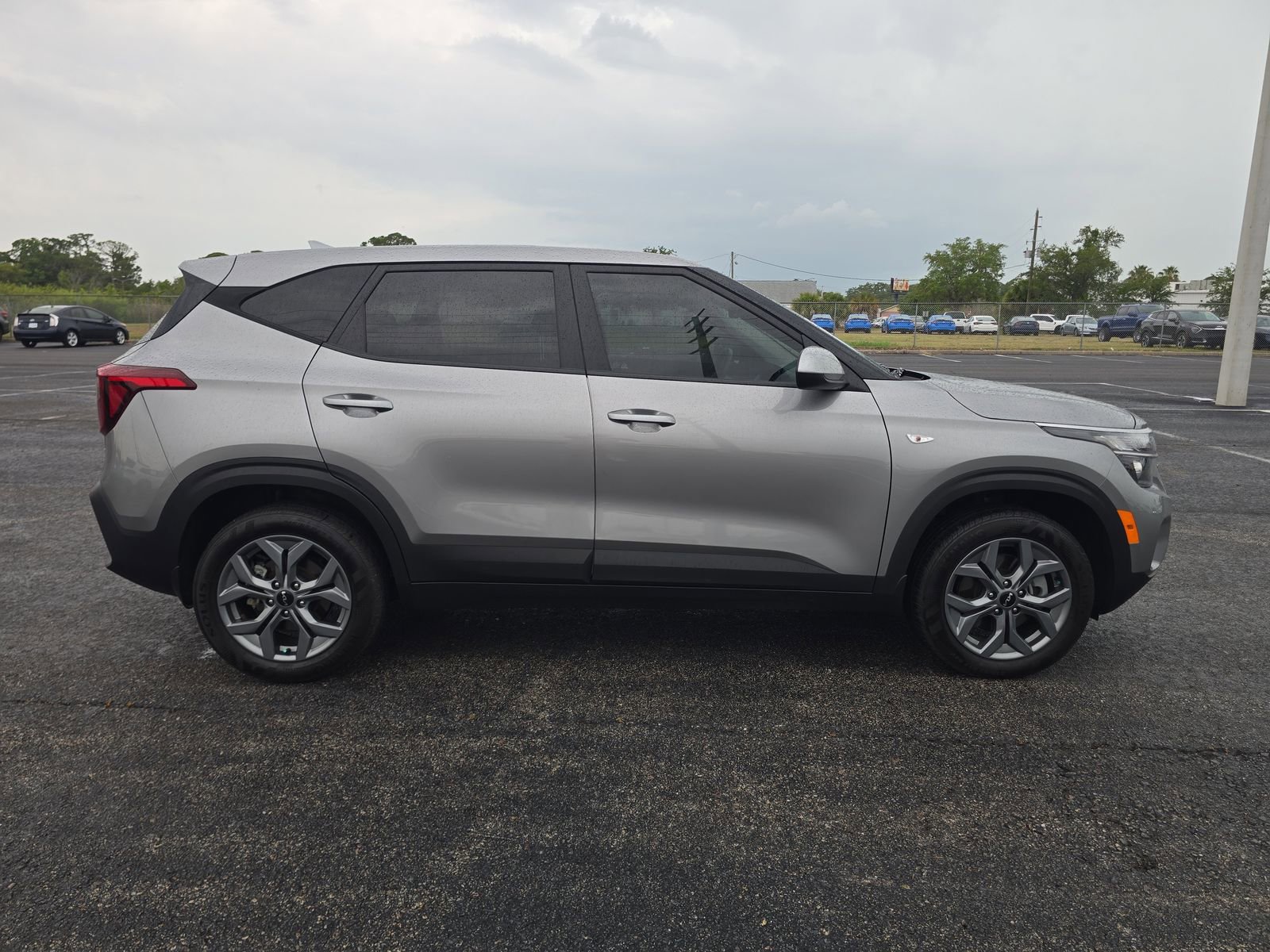 Used 2025 Kia Seltos LX AWD/4WD image 2