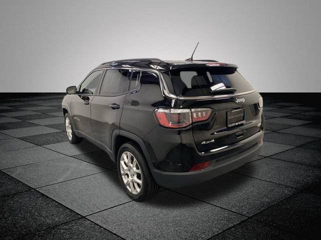 Used 2023 Jeep Compass Latitude w/ Sun and Sound Group AWD/4WD image 5