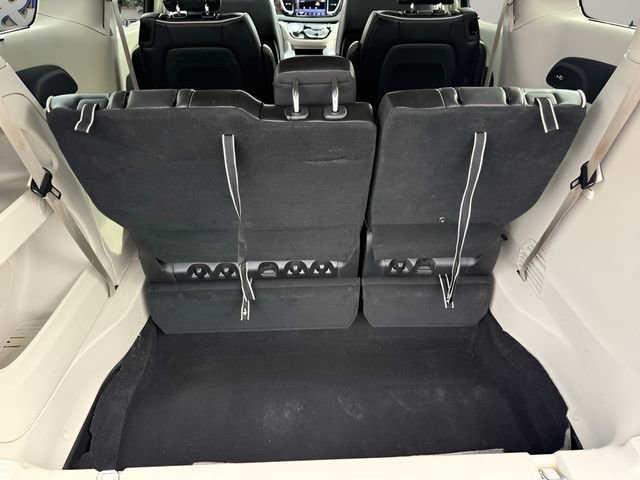 Used 2023 Chrysler Pacifica Limited FWD image 23