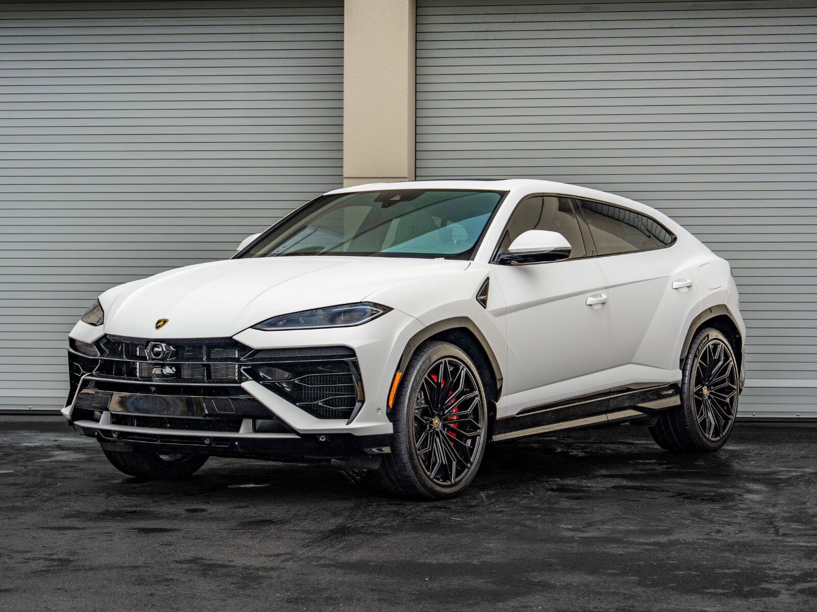 Used 2025 Lamborghini Urus SE AWD/4WD image 3