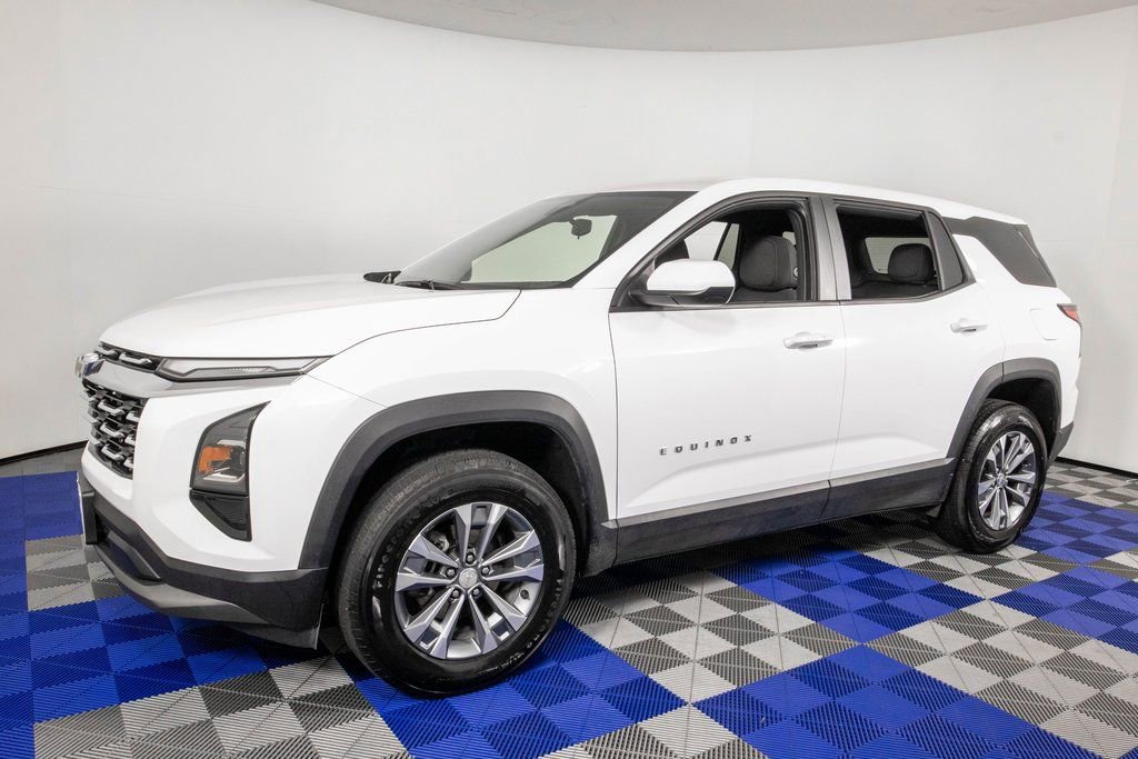 Used 2025 Chevrolet Equinox LT image 1