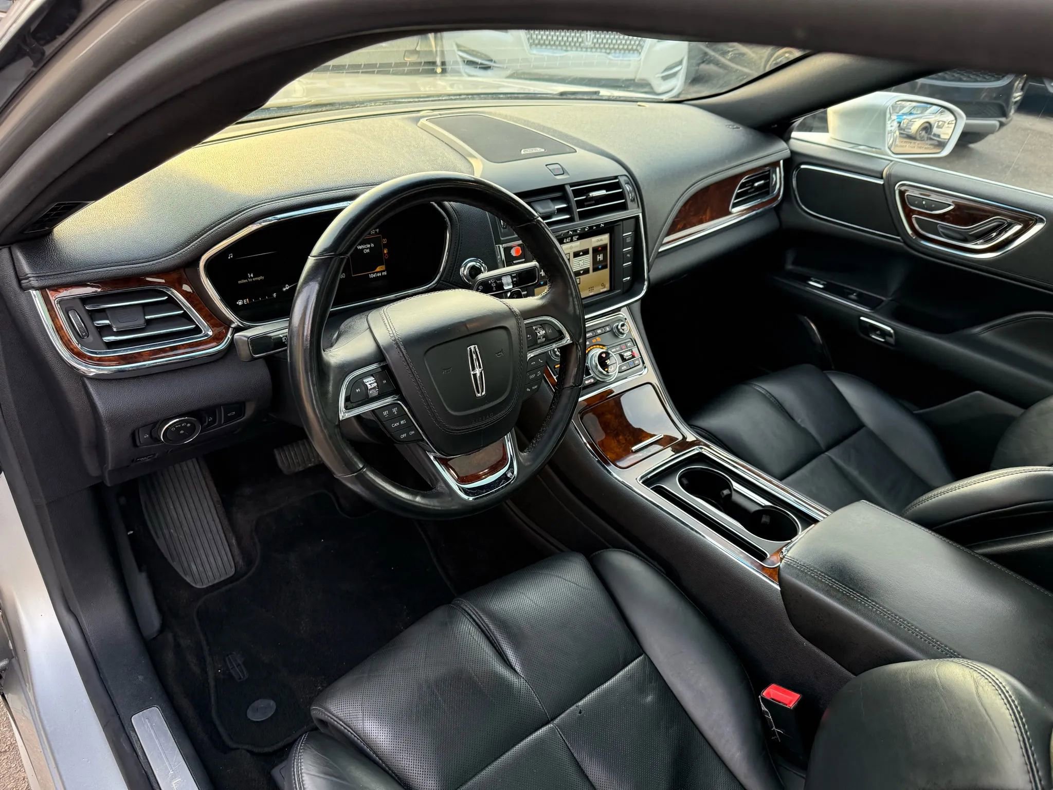 Used 2017 Lincoln Continental Select w/ Climate Package image 16