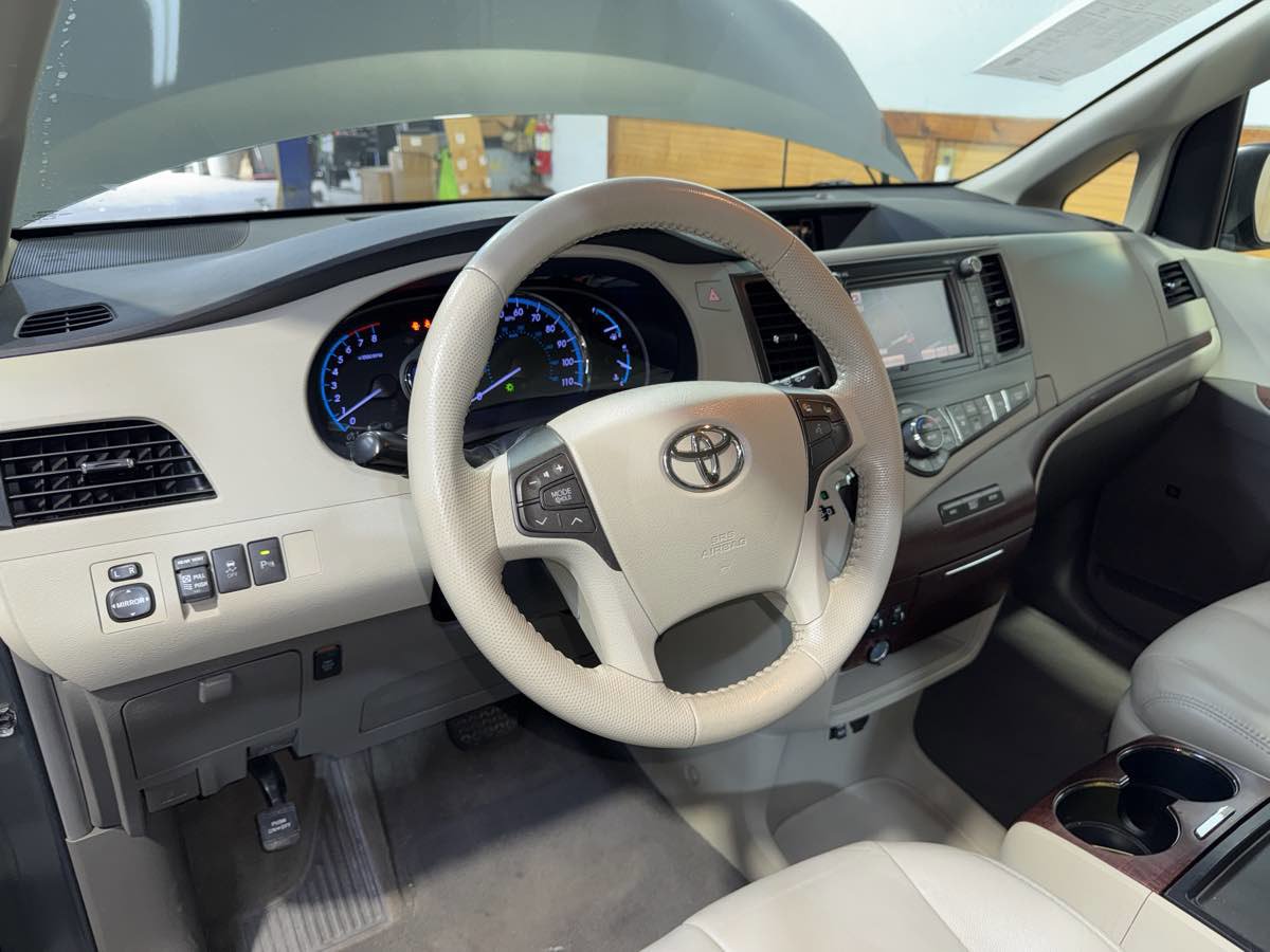 Used 2012 Toyota Sienna XLE w/ XLE Navigation Pkg FWD image 18