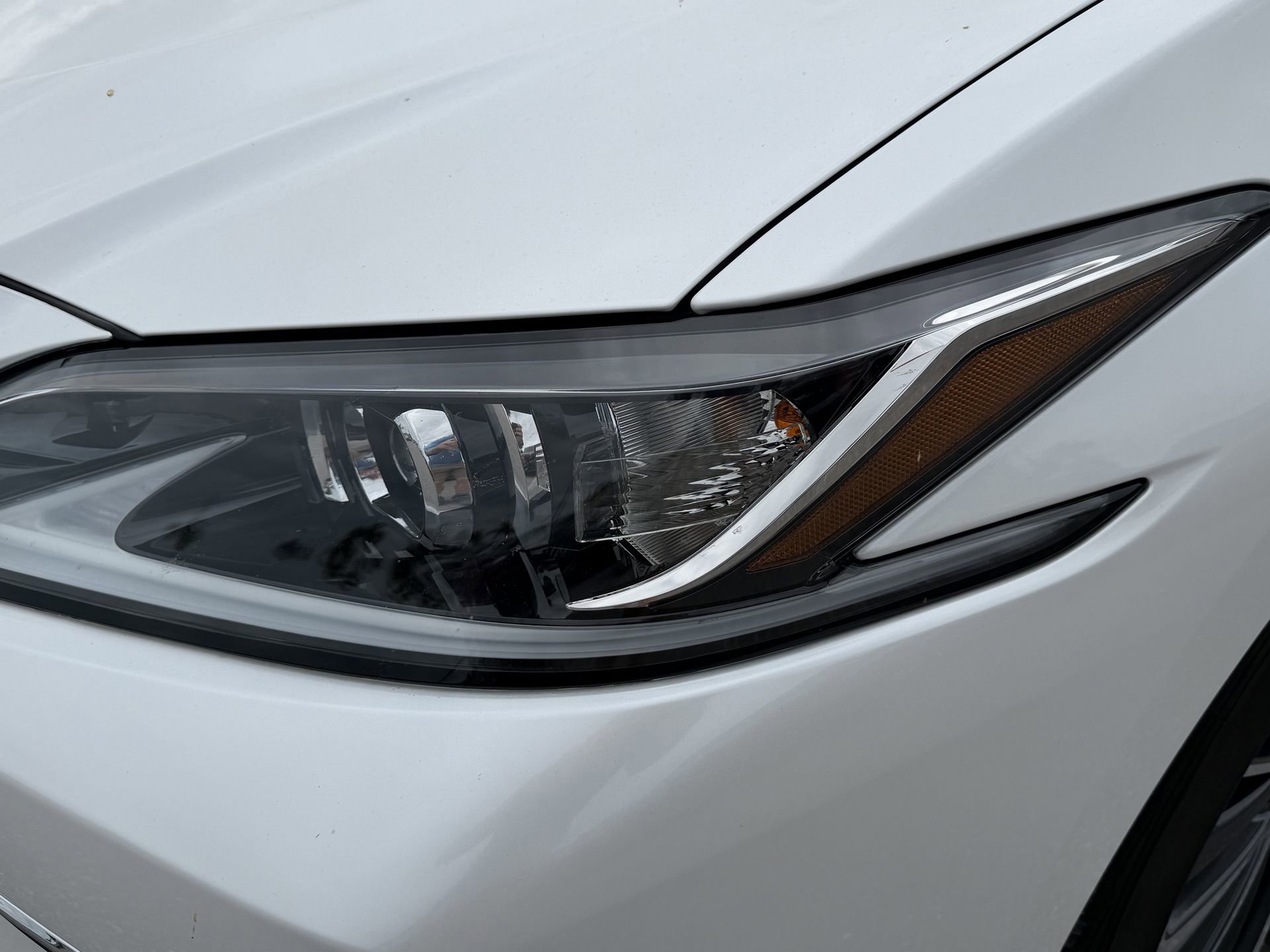 Used 2025 Lexus ES 350 w/ Premium Package FWD image 9