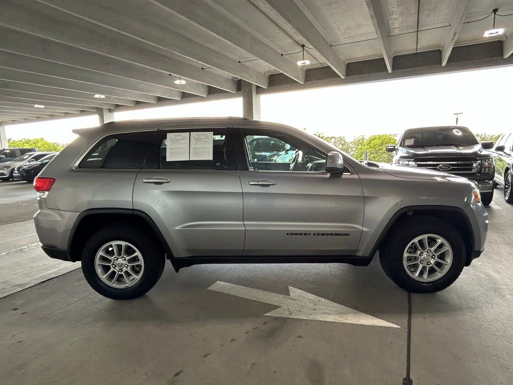 Used 2019 Jeep Grand Cherokee Laredo image 3